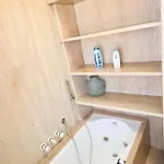 Poerio 7th Floor Jacuzzi Bath Apartment *