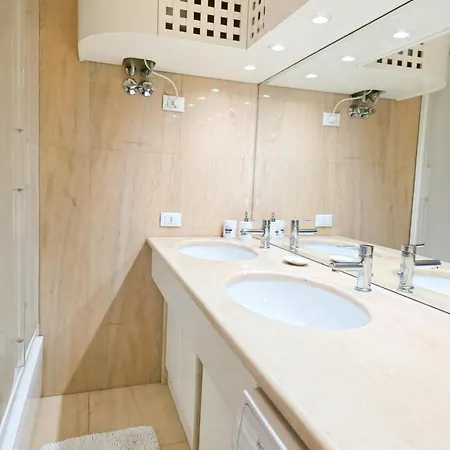 Poerio 7th Floor Jacuzzi Bath * Mestre